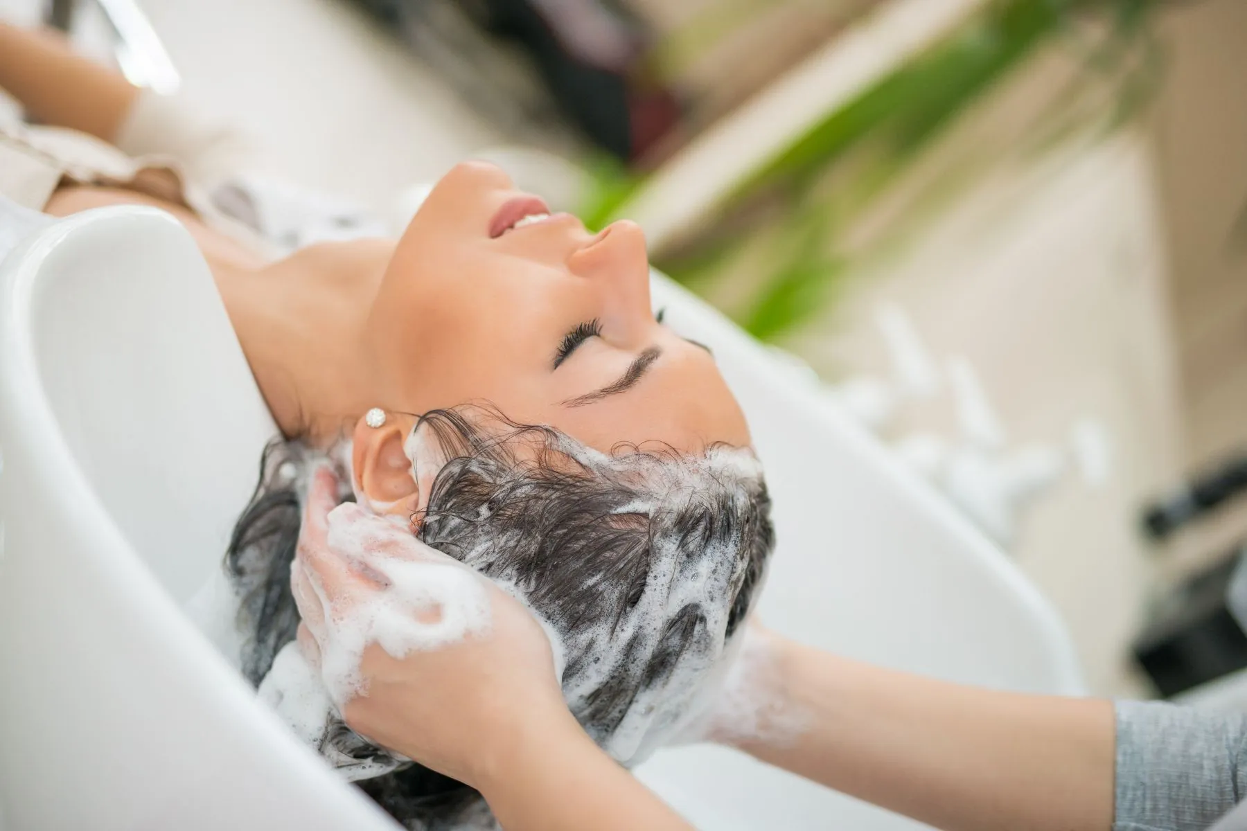 Haarwäsche & Entspannung im Friseursalon Krems – Belissima