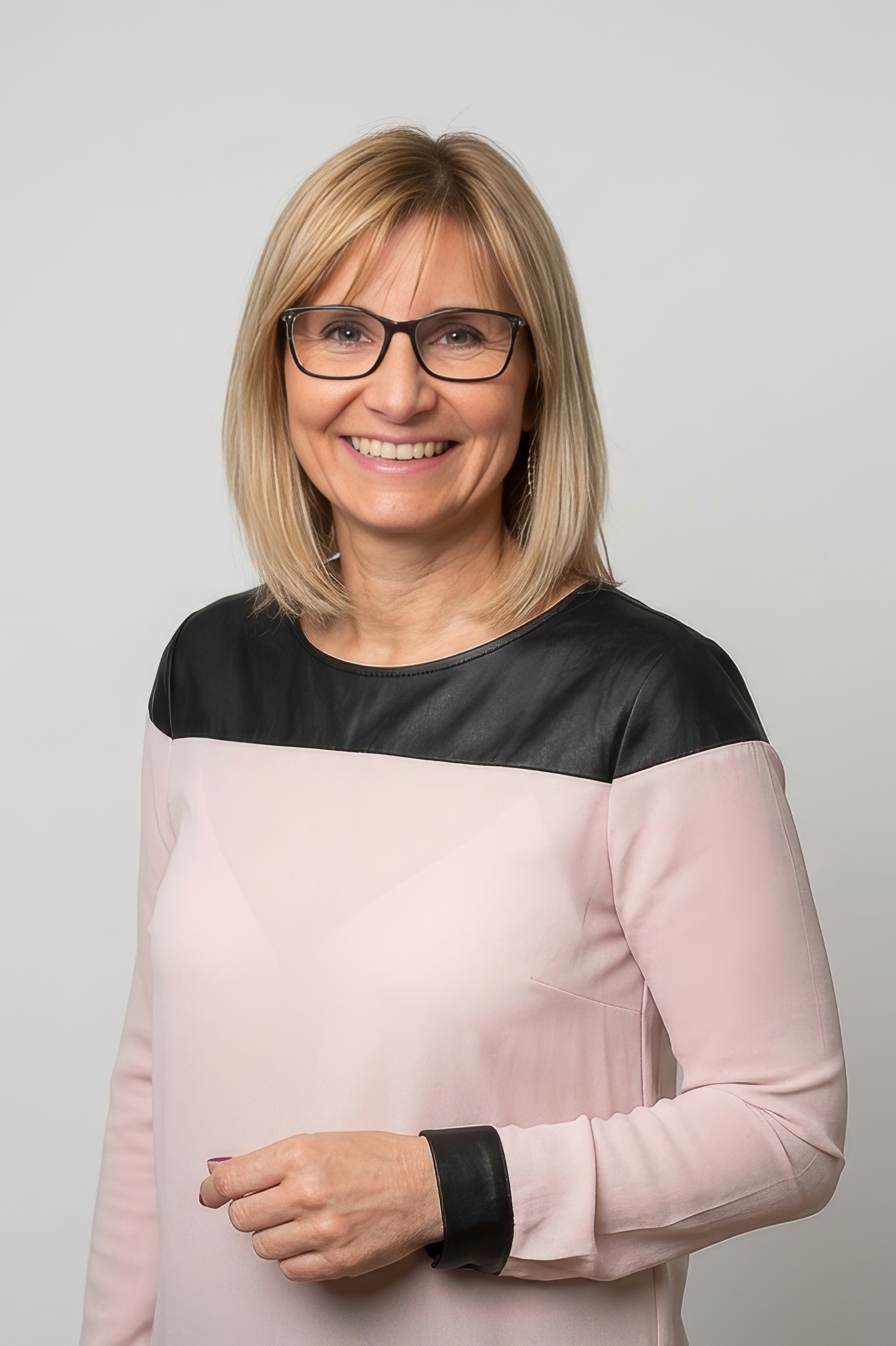 Sabine Schützenhofer – Nageldesignerin NailsPlus Krems