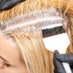 Sehr lange, gesunde platinblonde Haare, Experten für Haarverlängerungen in Krems.